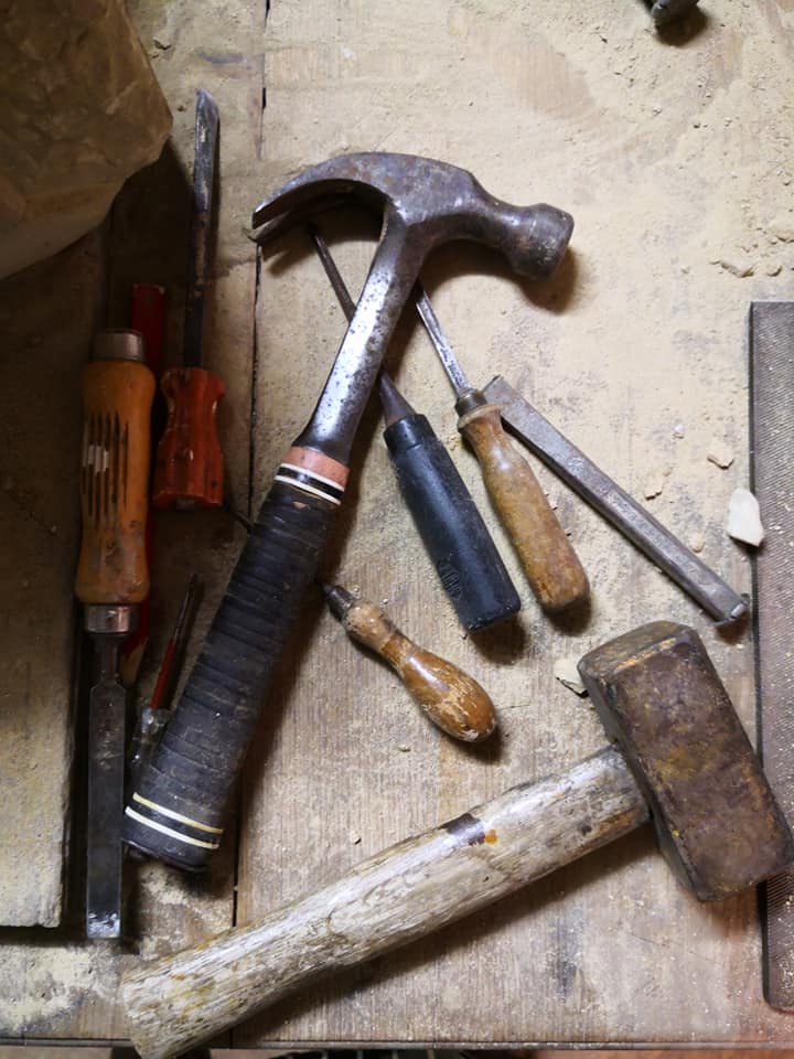 hand tools used in carving sandstone